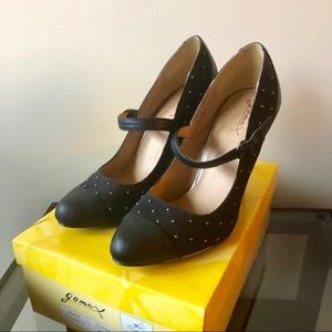 Gomax - Black Mary Jane Studded Pointed- Toe Pump